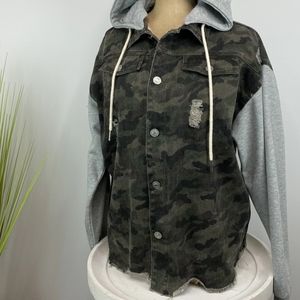 Distressed light weight camo hoodie sz small